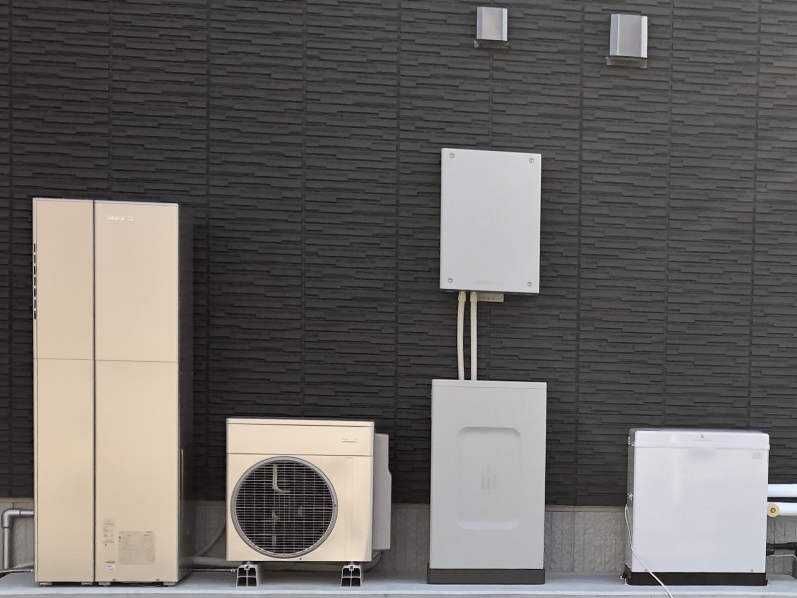 【蓄電池】<br />
もしもの停電にも備える、家庭用蓄電池